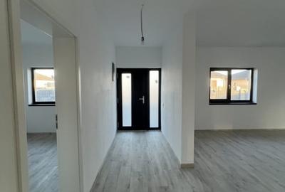 Casă individuală cu 4 camere cu Canalizare în Șag - 2