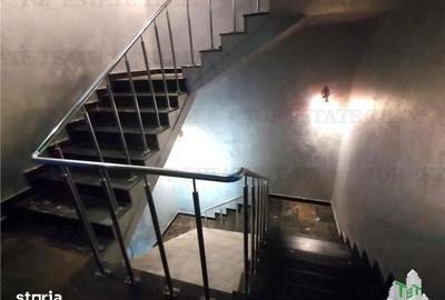 Spațiu comercial, de 220 mp, în Central - 8