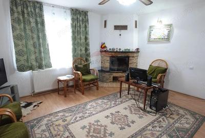 Casa / Vila cu 4 camere de vanzare Catalina - 1