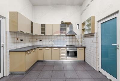 Casă cu 4 camere cu Canalizare în Podgoria - 1