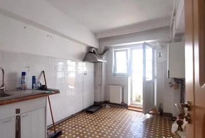 Apartament cu 4 camere decomandat în Central - 1