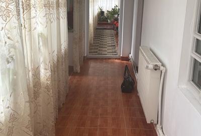 Casă cu 4 camere în Central - 2