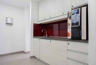 Spa?iu de birou privat pentru 3 persoane in Regus Hermes - 2