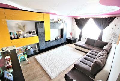 Apartament cu 2 camere decomandat în Micro 20 - 2