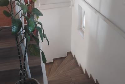 Casă cu 4 camere cu Teren 400 Mp în Km 5 - 6