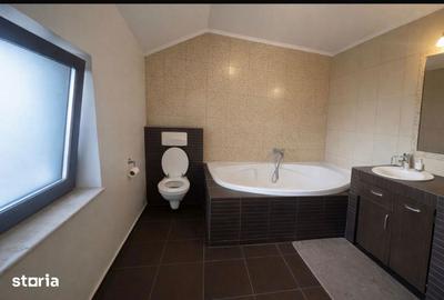 Casă cu 7 camere cu Teren 260 Mp în Central - 7