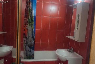 Apartament cu 3 camere semidecomandat în Central - 1