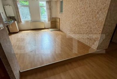 Casă cu 7 camere cu Teren 80 Mp în Central - 2