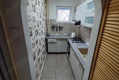 Apartament cu 3 camere semidecomandat în Berceni - 1