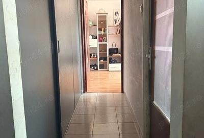 Apartament cu 2 camere decomandat, mobilat în Titan