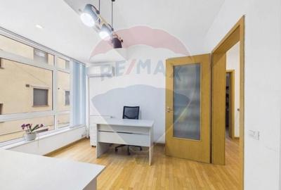 Apartament cu 4 camere decomandat în P-ța Unirii - 18