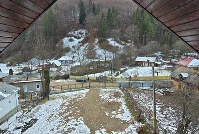 Casă cu 5 camere cu Teren 2500 Mp în Pângărați - 2