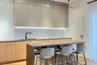 Casă cu 4 camere cu Teren 400 Mp în Central