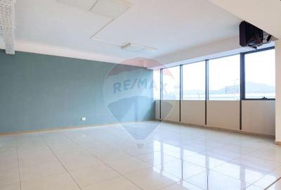 Spațiu comercial, de 1,000 mp, în Calea București - 17