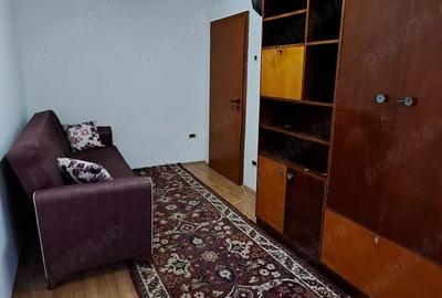 Apartament cu 3 camere semidecomandat în Central - 1