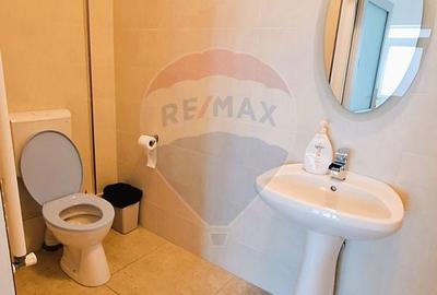 Spațiu comercial, de 447.5 mp, în Central - 8
