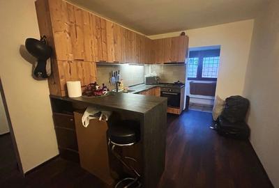 Apartament cu 2 camere decomandat în CET