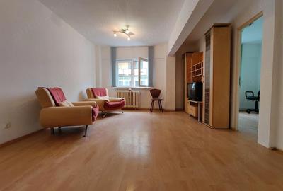 Apartament cu 3 camere decomandat în Central - 1