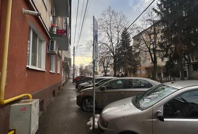 Apartament cu 3 camere semidecomandat în Central - 6