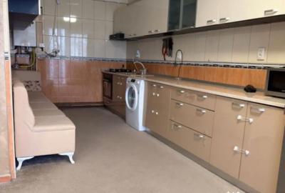 Spațiu comercial, de 150 mp, în Democrației