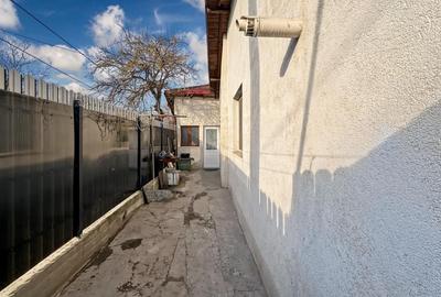 Casă individuală cu 3 camere cu Canalizare în Km 5 - 7