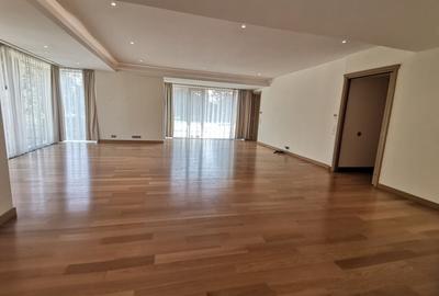 Apartament cu 3 camere decomandat în Primăverii