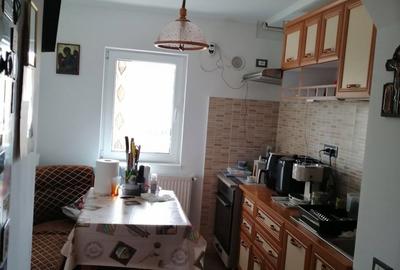 Apartament cu 2 camere decomandat în Pucioasa - 2