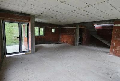 Casa noua la ro?u, 231mp, teren 1067mp, garaj - 4