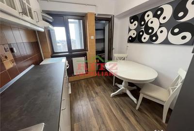 Apartament cu 3 camere decomandat în - 12