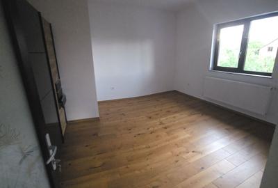 Casă cu 4 camere în Dumbrava - 4