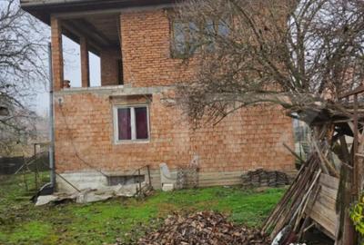 Casă cu 4 camere cu Teren 976 Mp în Luna - 6