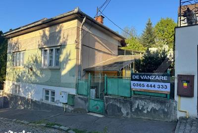 Casă cu 3 camere decomandat cu Teren 374 Mp în Central