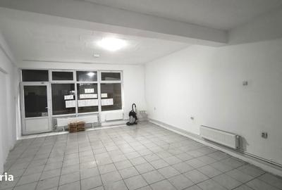 Spațiu comercial, de 45 mp, în Central - 4