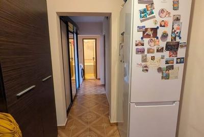 Apartament cu 3 camere decomandat, mobilat în Alexandru cel Bun