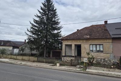 Casă cu Teren 365 Mp în Aghireșu - 1