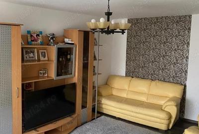 Apartament cu 3 camere semidecomandat în Central - 1