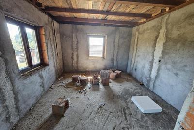 Casa construc?ie noua, situata in Pe?ti?ani - 4