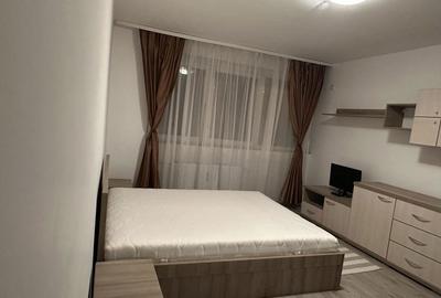 Garsonieră decomandată în Titan