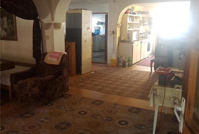 Casă cu 3 camere cu Teren 2500 Mp în Sălătrucu - 8
