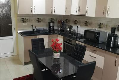 Casă cu 5 camere cu Teren 560 Mp în Sânmihaiu Român - 1