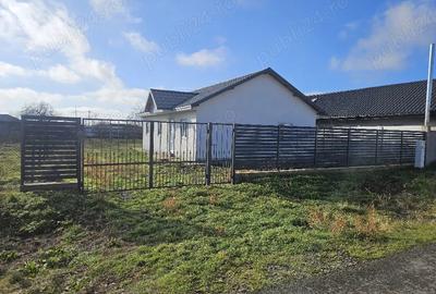 Casă cu 4 camere cu Teren 500 Mp în Pecineaga - 1