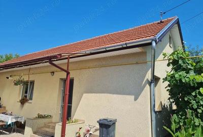 Casă cu 4 camere cu Garaj în Șoimuș - 1