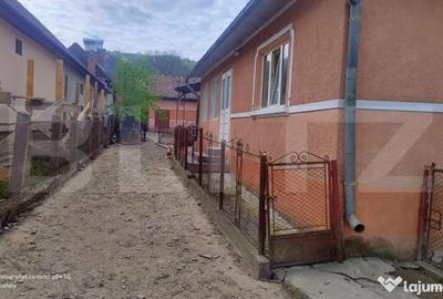 Casă cu 3 camere cu Teren 1200 Mp în Mica - 1
