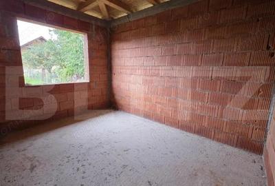 Casa pe un nivel, 3 camere, 100 mp ?i teren generos de 500 mp - zona Unirea - 12