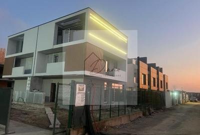 Duplex cu 5 camere cu Canalizare în Central - 2