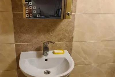 Garsonieră decomandată în Titan