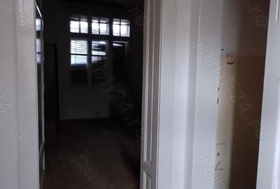Casă cu 6 camere în Traian - 2