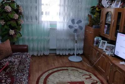 Vanzare Apart. 2 cam. cf.2, et.3 fara balcon, supraf. de 35.mp., mobilat si utilat, in Zona Apollo. - 2