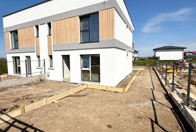 Duplex cu 4 camere cu Canalizare în Bucium - 12