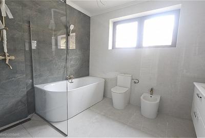 Casă individuală cu 4 camere cu Canalizare în Central - 8